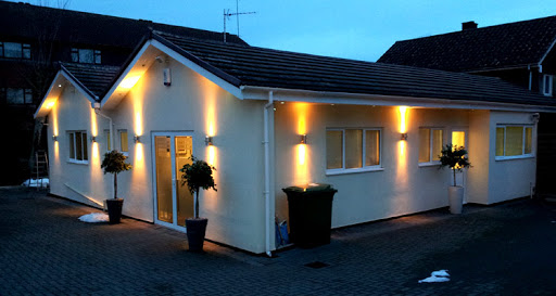 Bungalow with Up/Down lights